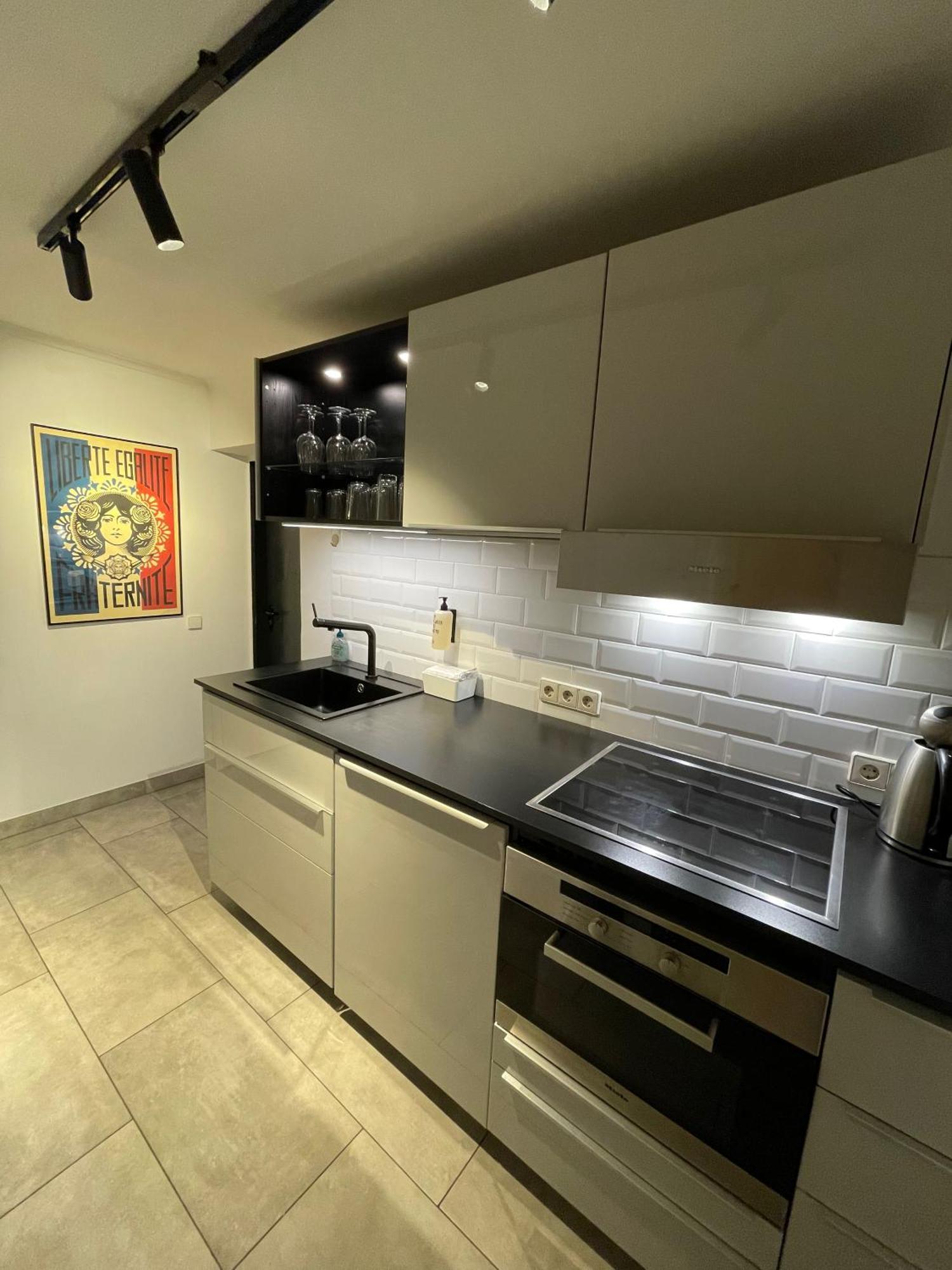 The Suites Alster Waterfront Family Apartments Hamburg Exterior photo